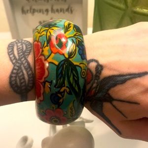 VINTAGE ** Floral Resin Bracelet